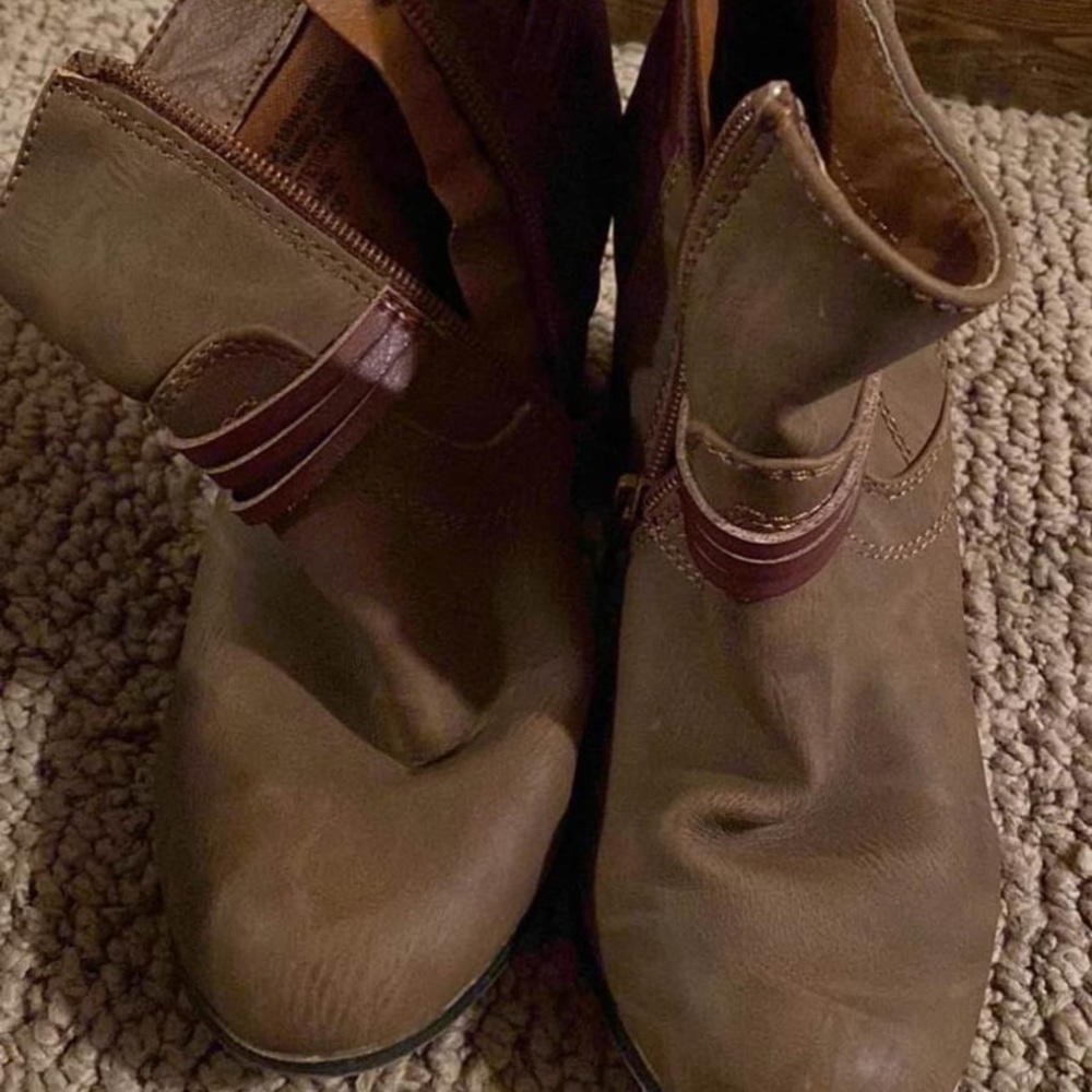 Womens size 6 booties